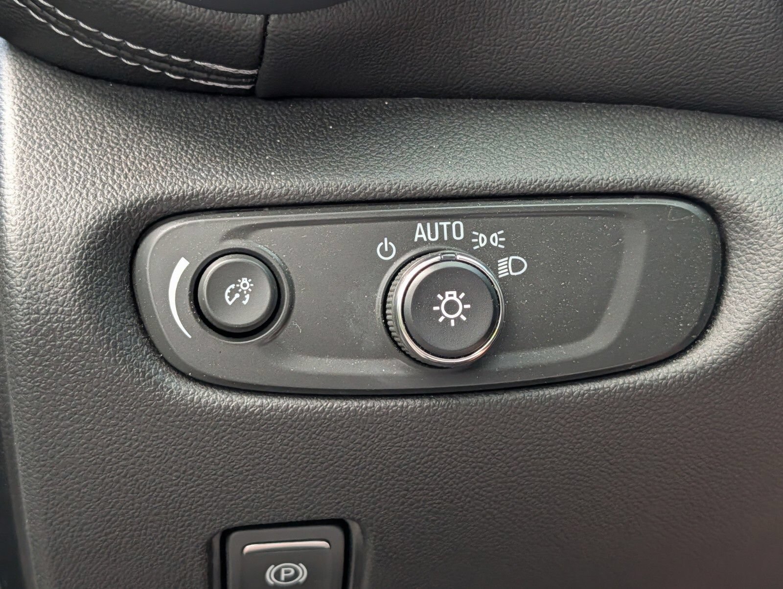 Used 2025 Chevrolet Blazer LT AWD/4WD image 11