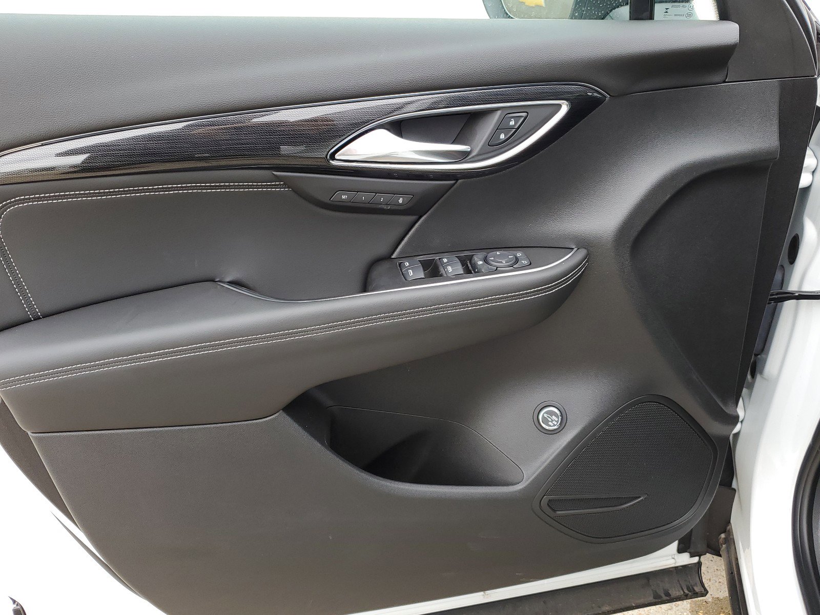 Used 2023 Buick Envision Essence w/ Sport Touring Package image 17