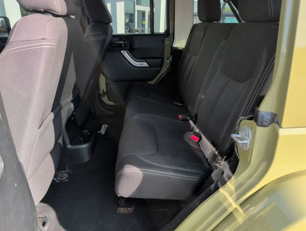 Used 2013 Jeep Wrangler Unlimited Sahara w/ Connectivity Group AWD/4WD image 26