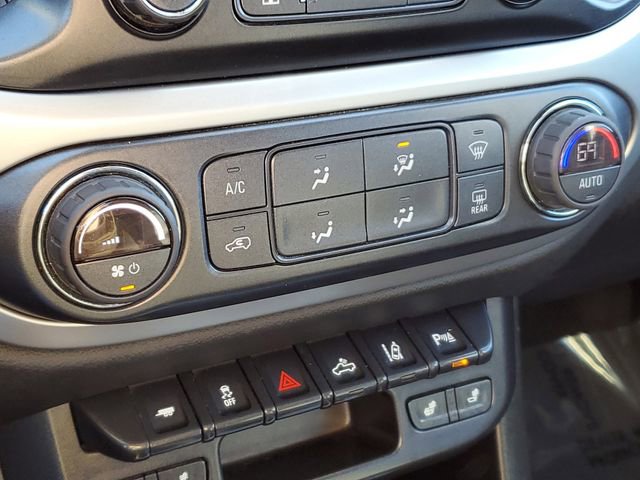 Used 2020 Chevrolet Colorado LT w/ Redline Special Edition image 18