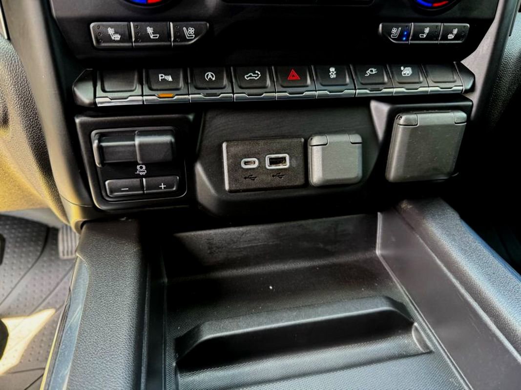 Used 2019 Chevrolet Silverado 1500 LTZ w/ LTZ Plus Package AWD/4WD image 29