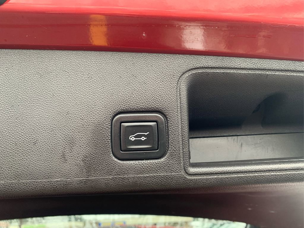 Used 2023 GMC Terrain SLE w/ Driver Convenience Package image 24