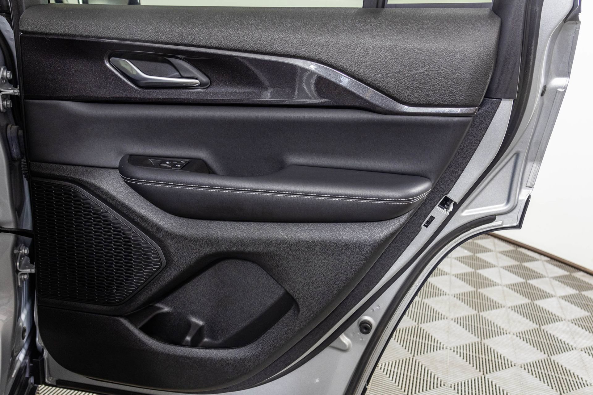 Used 2023 Jeep Grand Cherokee Altitude image 44