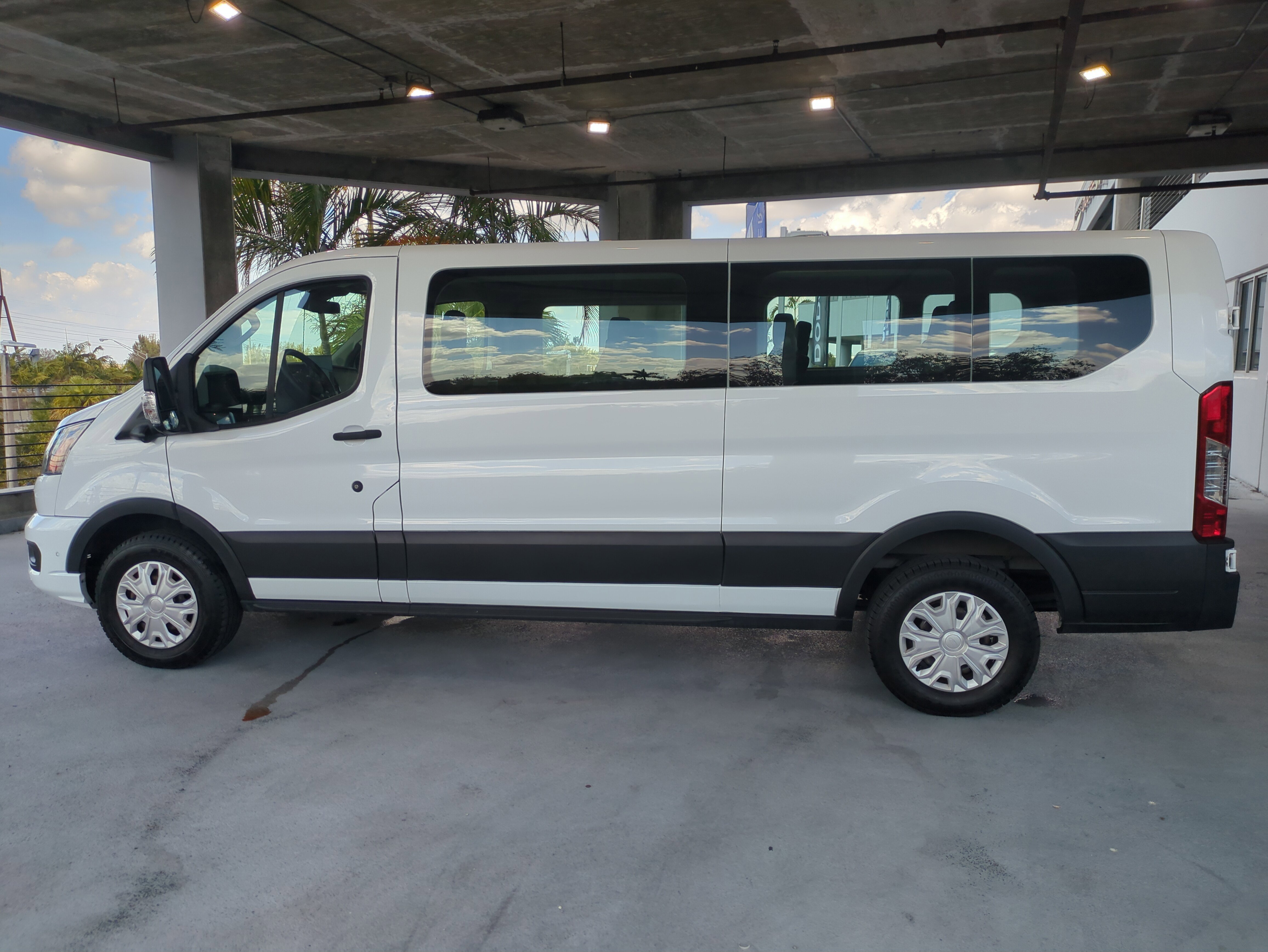 Used 2023 Ford Transit 350 XLT image 8
