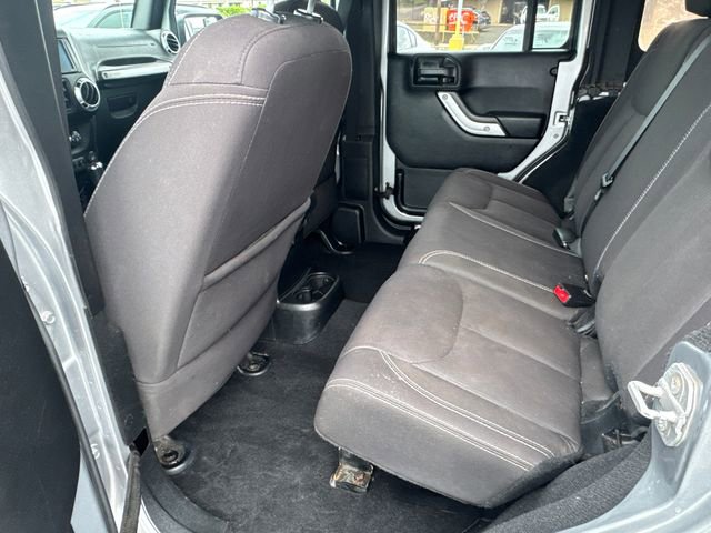 Used 2015 Jeep Wrangler Unlimited Rubicon w/ Max Tow Package image 8