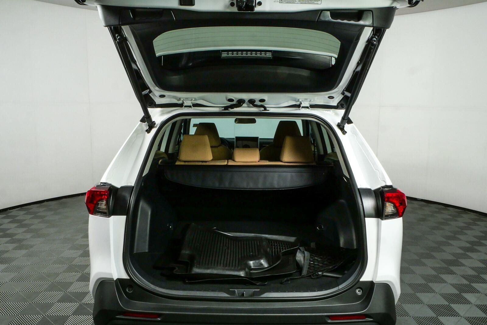Used 2025 Toyota RAV4 XLE w/ Convenience Package AWD/4WD image 29
