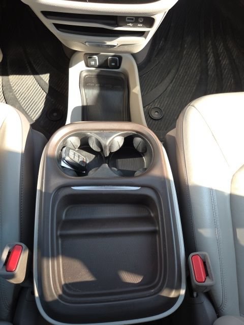 Used 2017 Chrysler Pacifica Touring-L FWD image 19