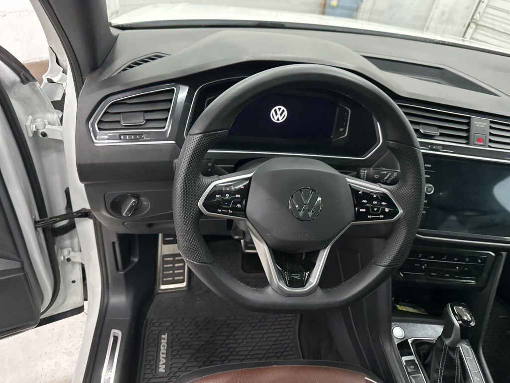 Used 2024 Volkswagen Tiguan SEL R-Line image 10