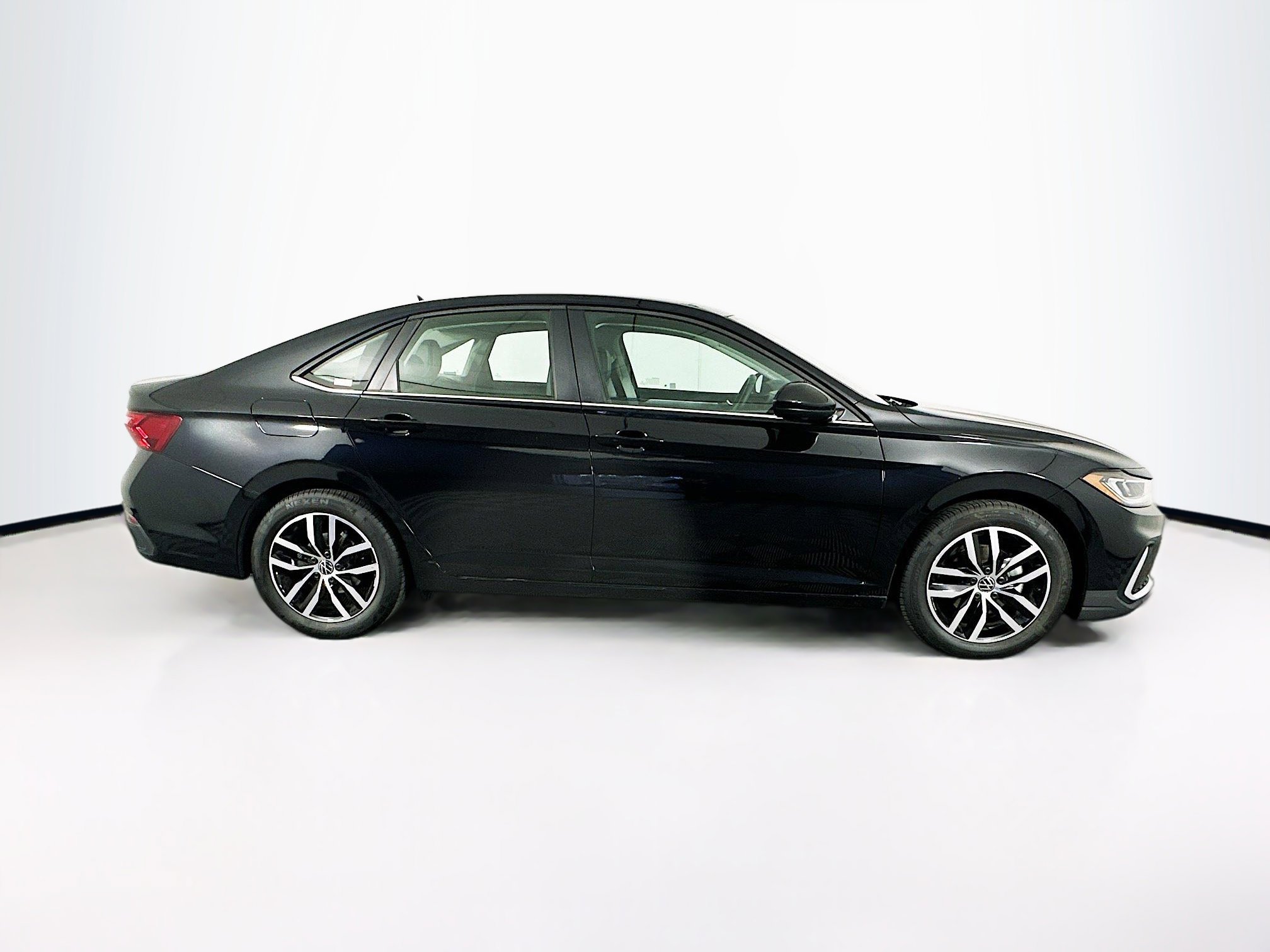 Used 2025 Volkswagen Jetta SE image 30