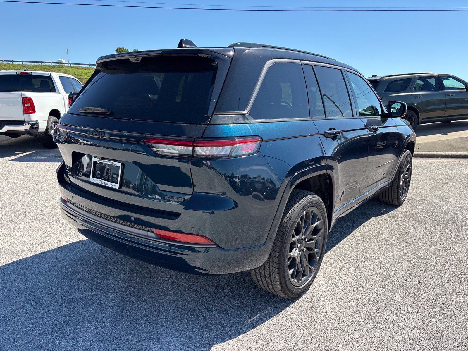 New 2027 Jeep Grand Cherokee Summit w/ Adv Protech Group IV AWD/4WD image 6