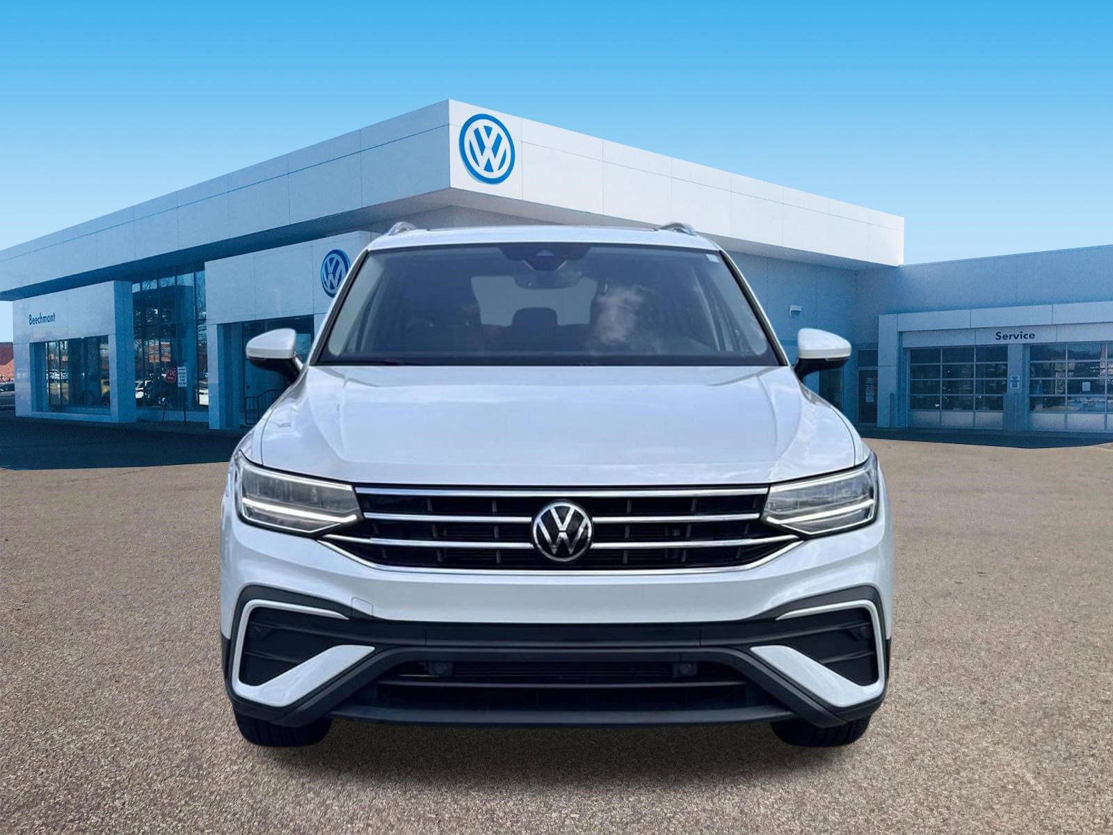 Certified 2023 Volkswagen Tiguan SE w/ Panoramic Sunroof Package FWD image 2