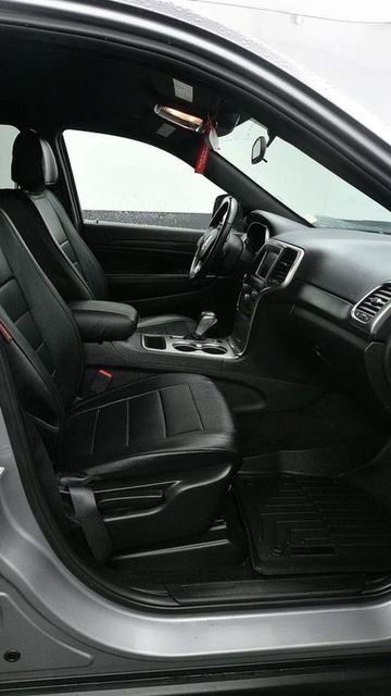 Used 2019 Jeep Grand Cherokee Laredo AWD/4WD image 10