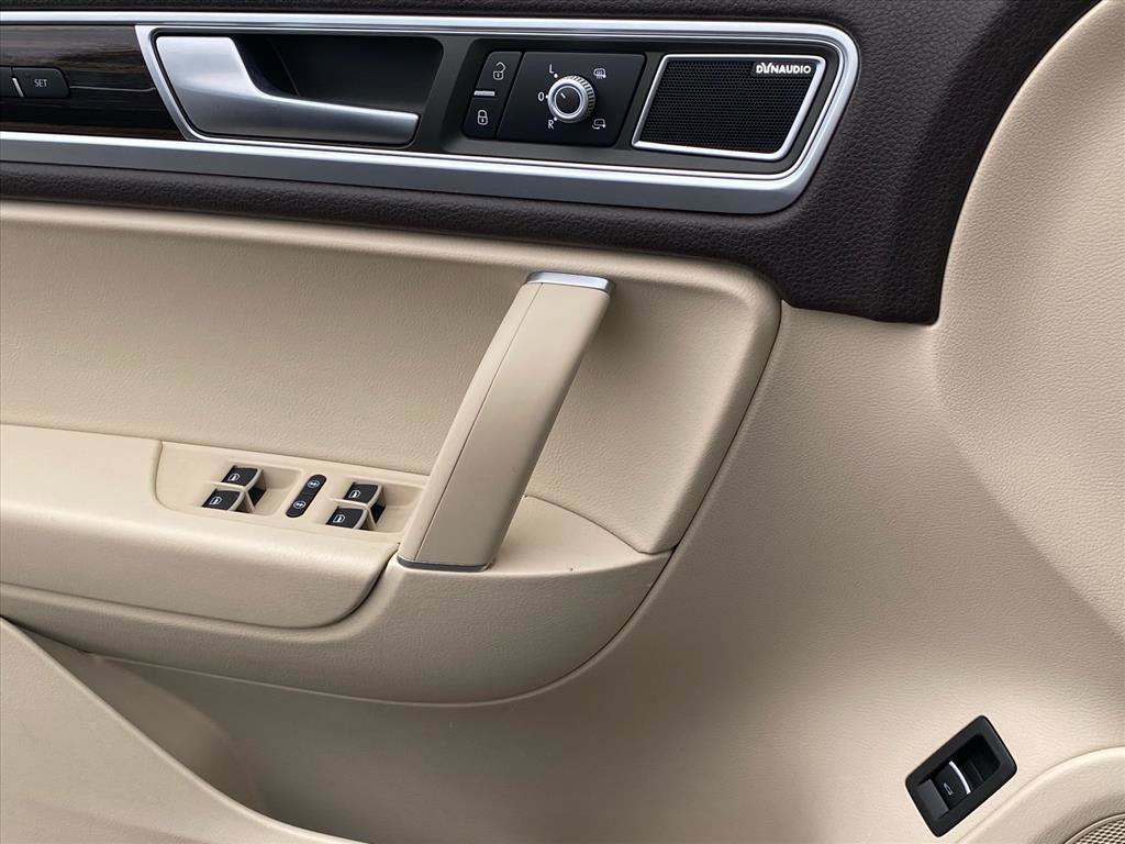 Used 2015 Volkswagen Touareg Executive image 18