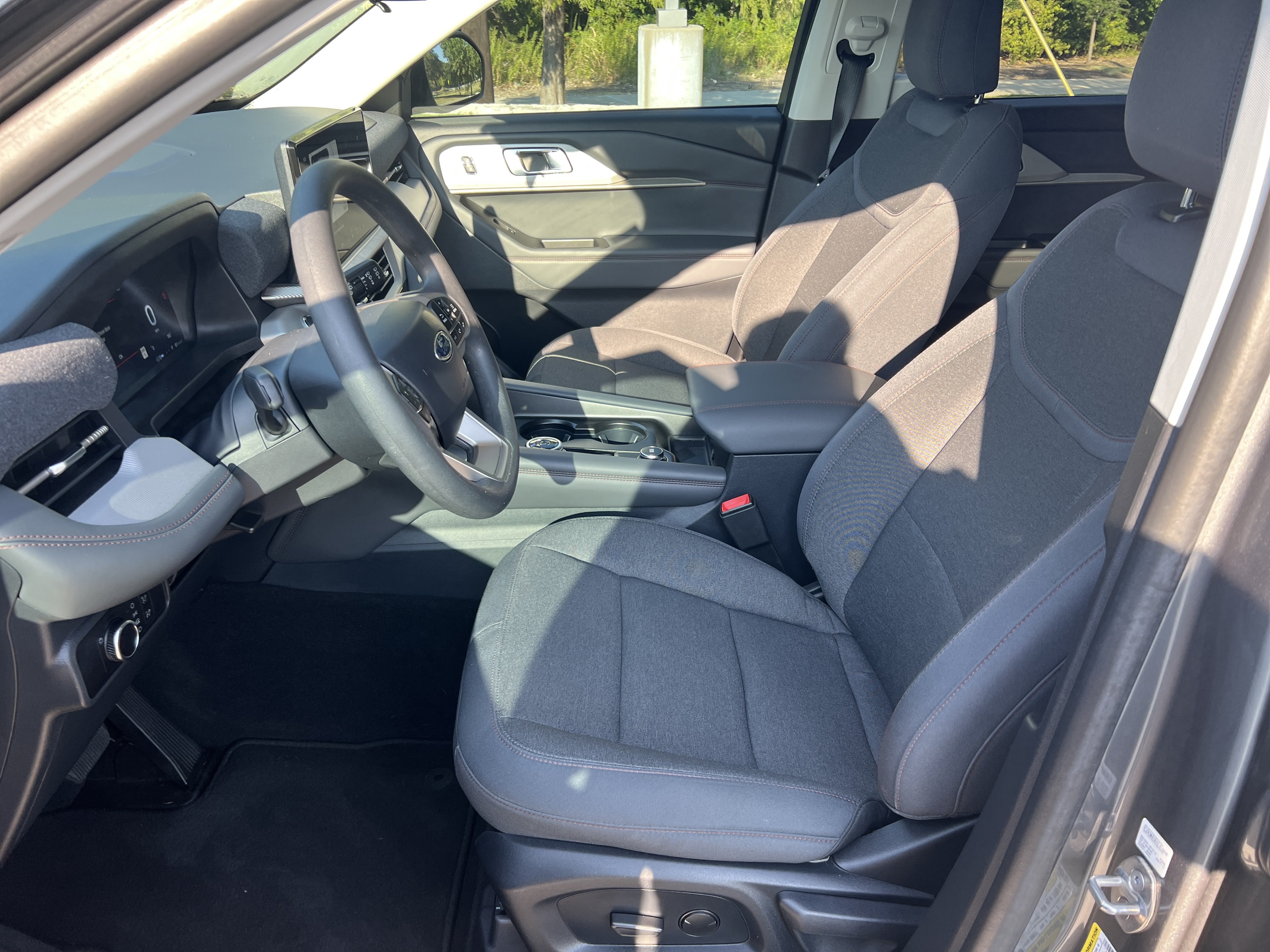 Used 2026 Ford Explorer Active RWD image 9