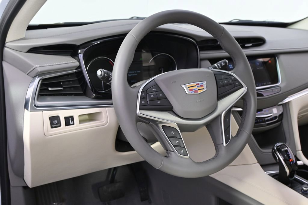 New 2025 Cadillac XT5 Premium Luxury w/ LPO, Floor Liner Package AWD/4WD image 11