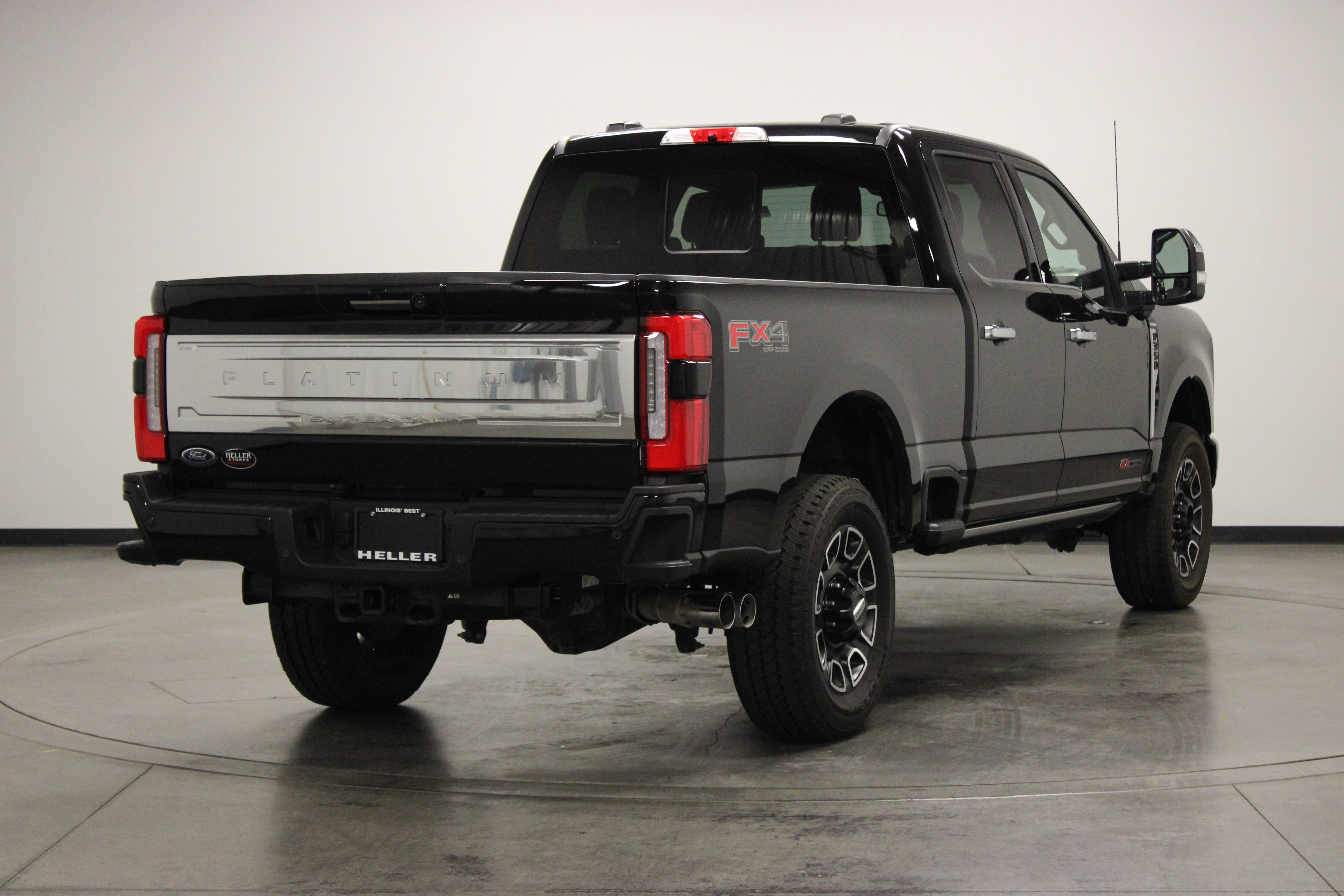Used 2024 Ford F350 Platinum w/ FX4 Off-Road Package AWD/4WD image 8