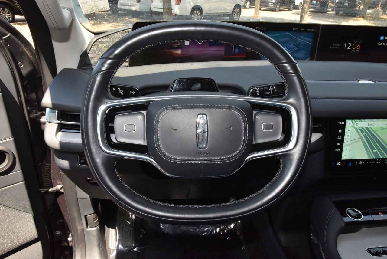 Certified 2025 Lincoln Navigator Reserve AWD/4WD image 23