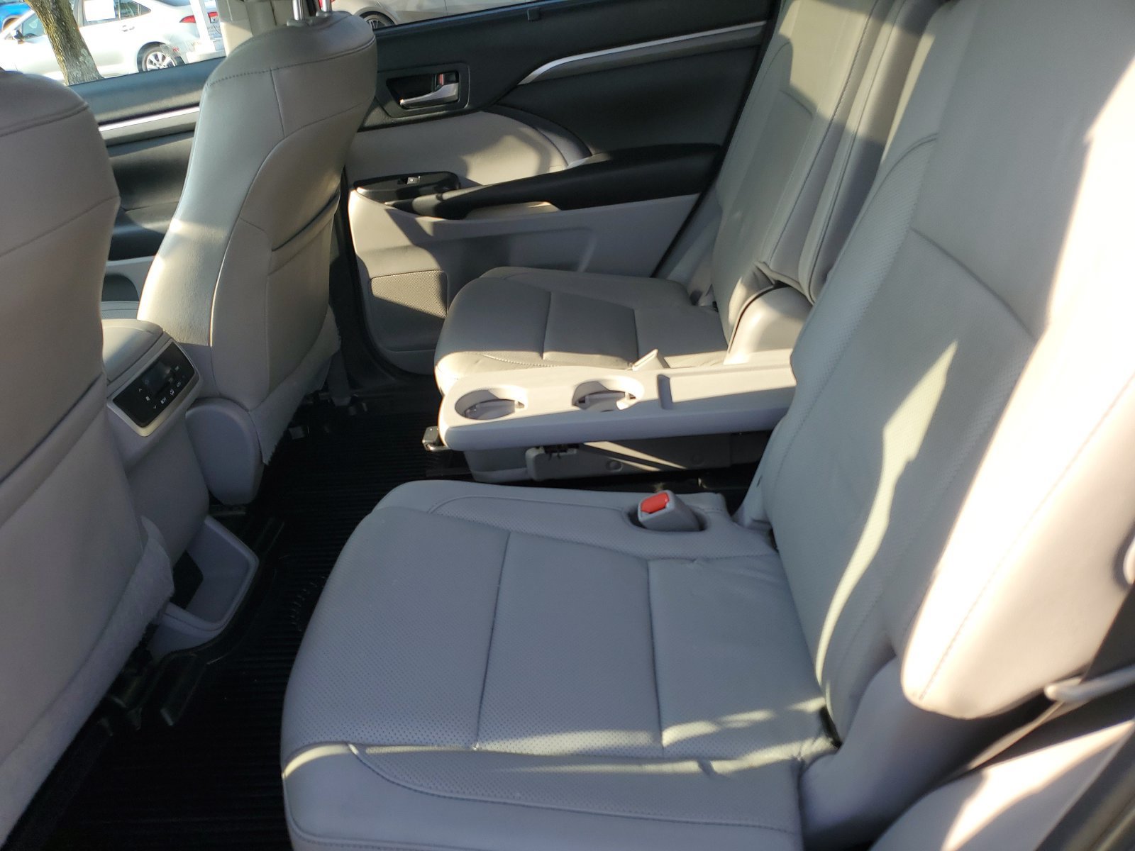Certified 2018 Toyota Highlander Limited AWD/4WD image 13