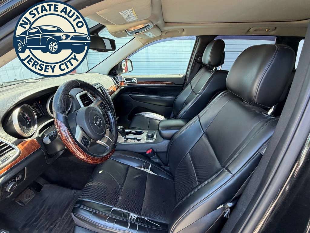 Used 2011 Jeep Grand Cherokee Limited w/ Luxury Group II AWD/4WD image 4