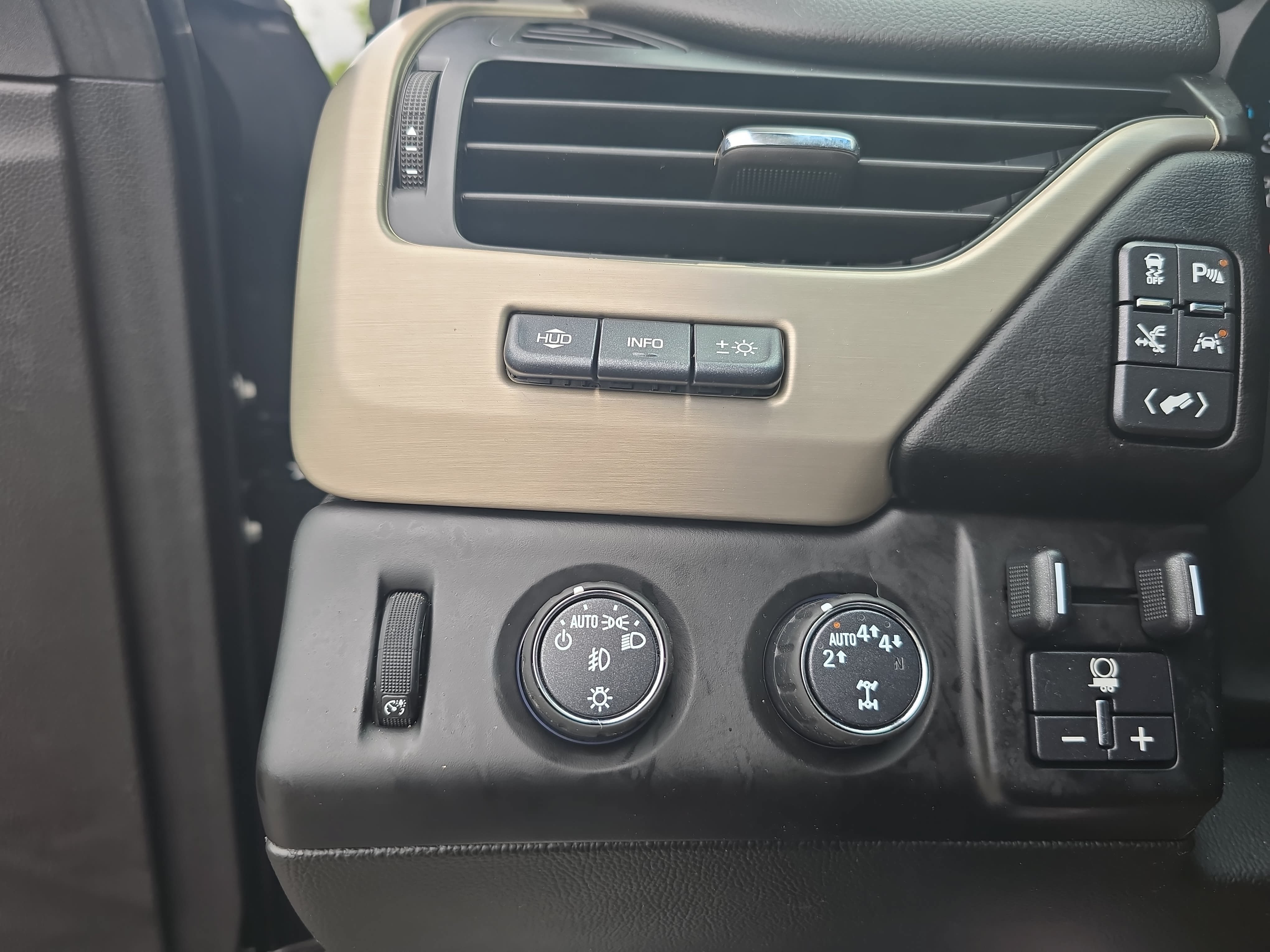 Used 2018 GMC Yukon Denali w/ Open Road Package AWD/4WD image 22