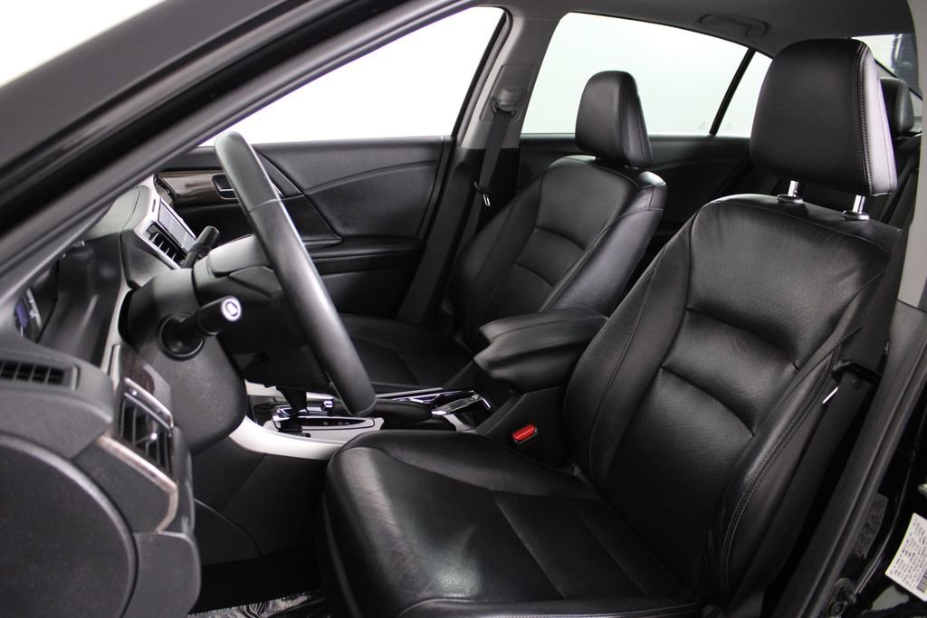 Used 2016 Honda Accord Touring image 18
