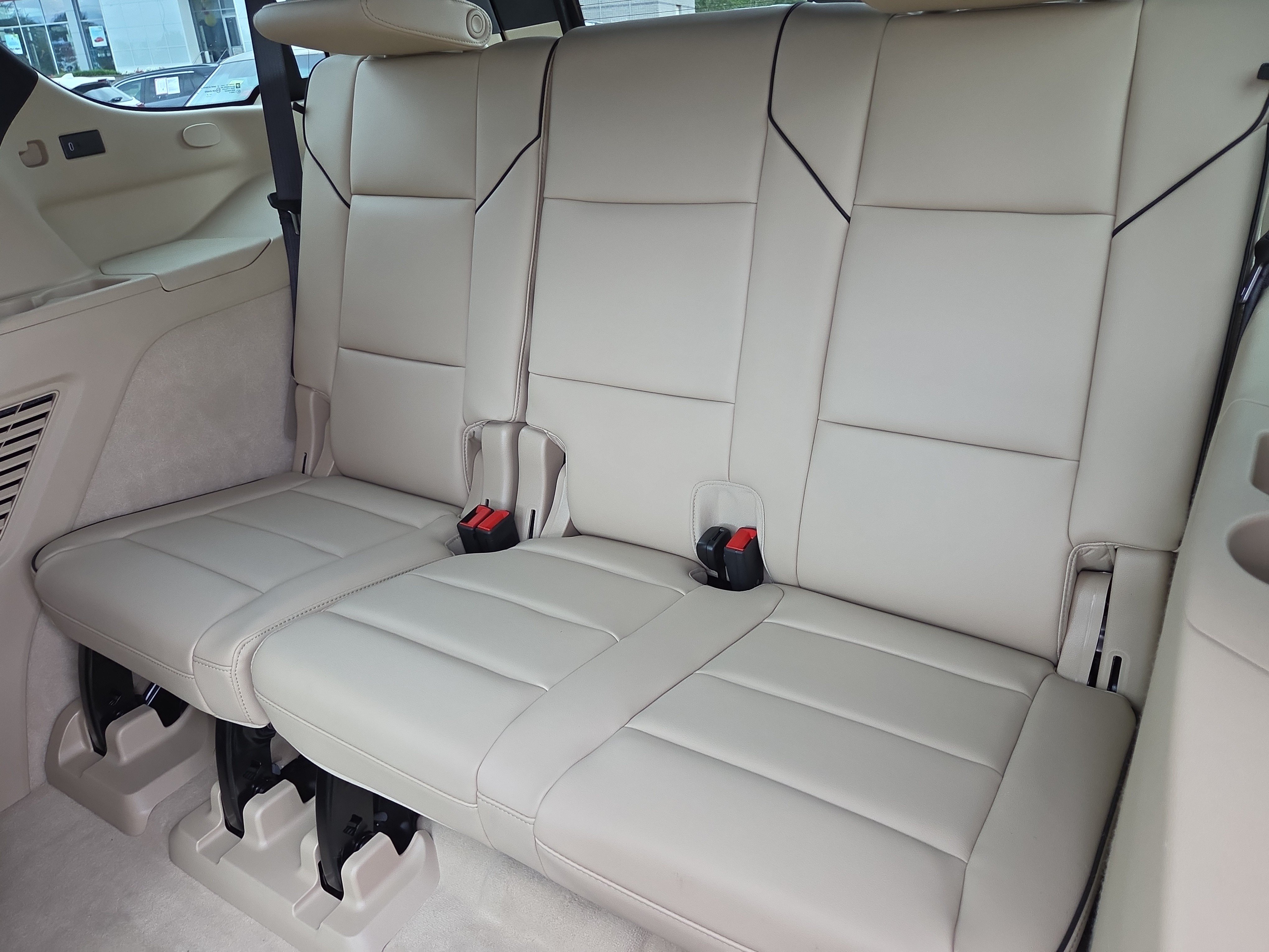 Used 2024 Cadillac Escalade Premium Luxury w/ Performance Package AWD/4WD image 19