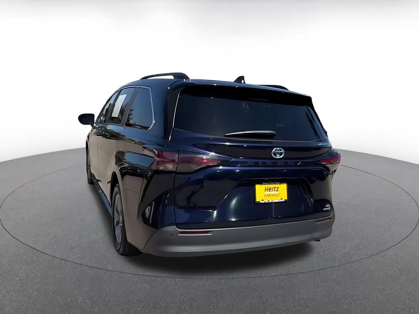 Used 2024 Toyota Sienna XLE FWD image 10