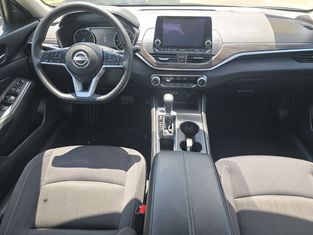 Used 2025 Nissan Altima 2.5 SV FWD image 17