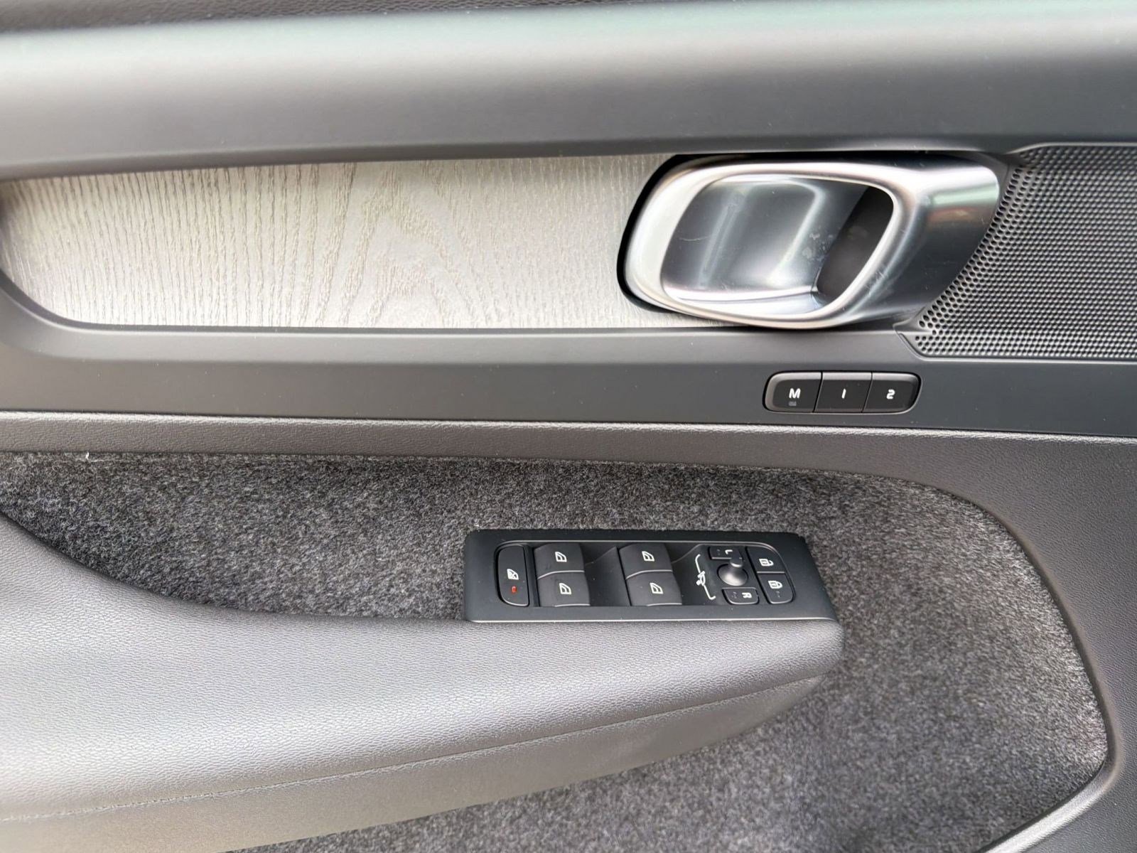 New 2026 Volvo XC40 B4 Core w/ Climate Package FWD image 12