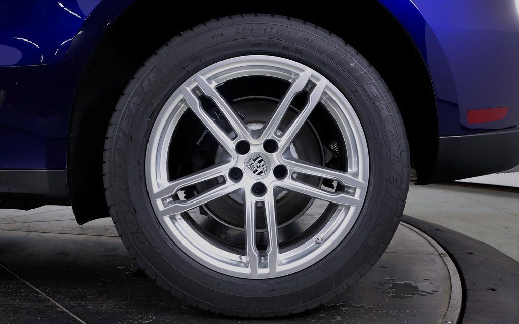 Used 2025 Porsche Macan image 25