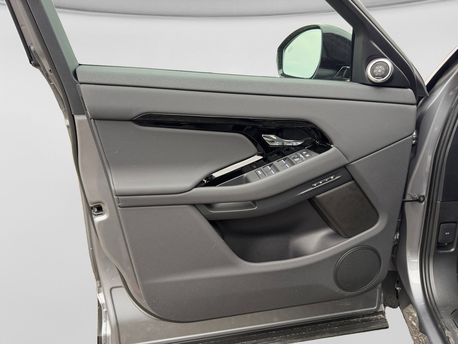 New 2026 Land Rover Range Rover Evoque S image 12