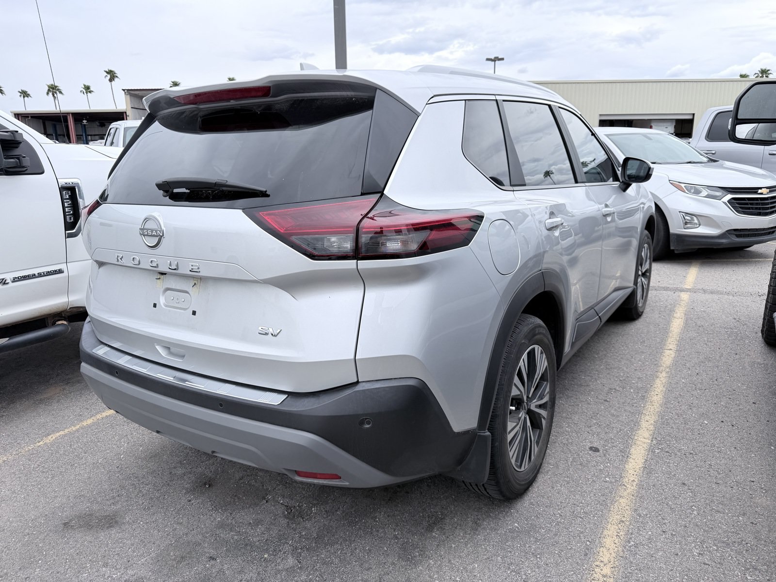 Used 2023 Nissan Rogue SV w/ SV Premium B Package FWD image 4