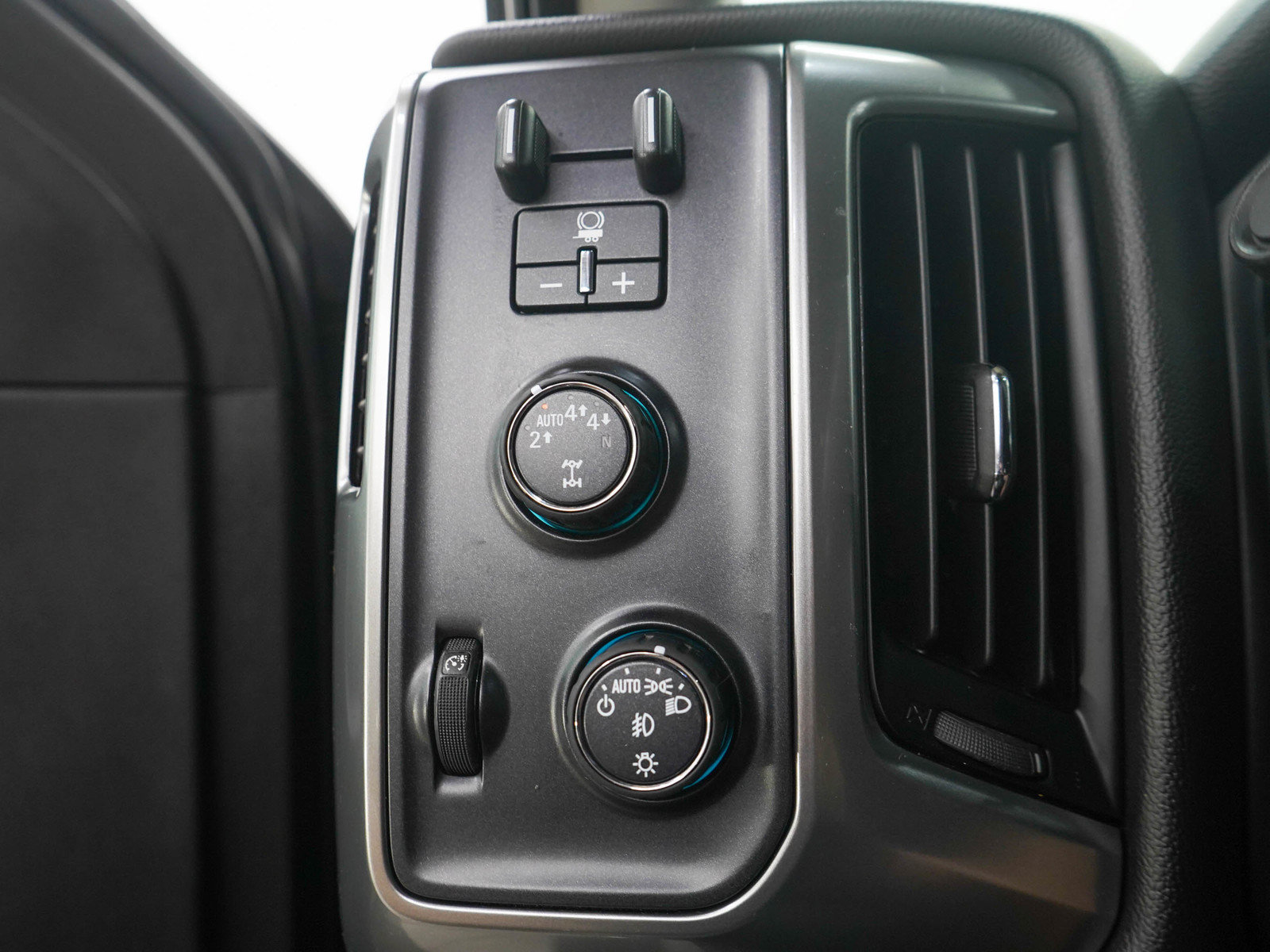 Used 2017 Chevrolet Silverado 1500 LT w/ All Star Edition AWD/4WD image 25