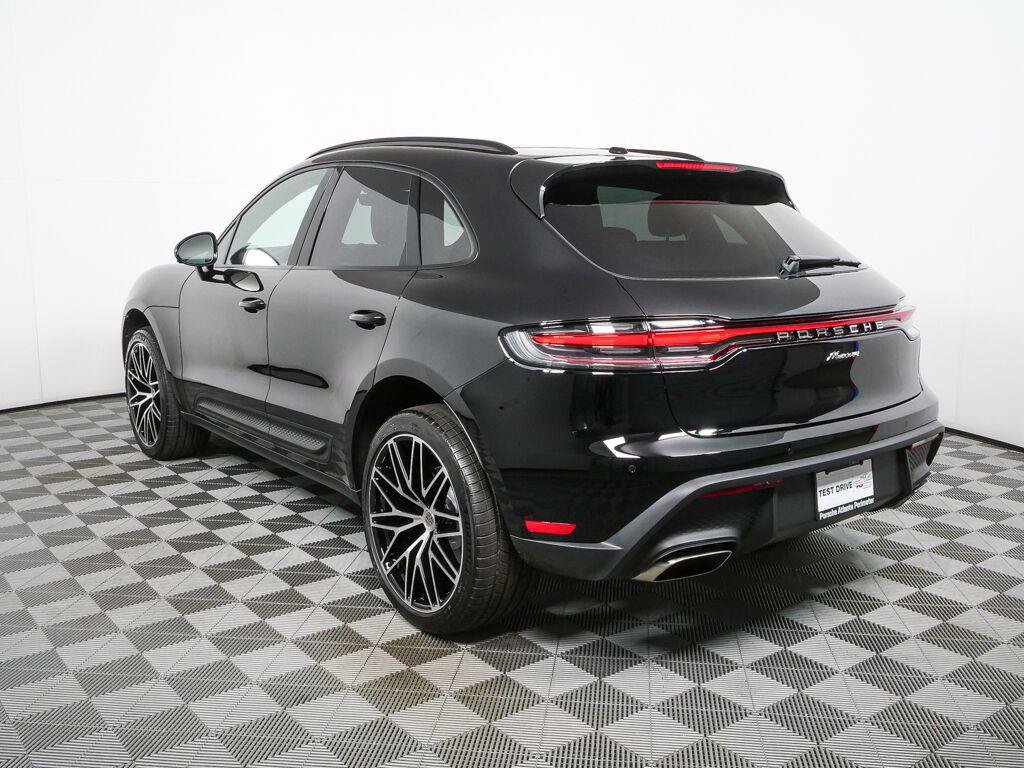 Certified 2026 Porsche Macan AWD/4WD image 3