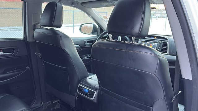 Used 2016 Toyota Highlander XLE image 30
