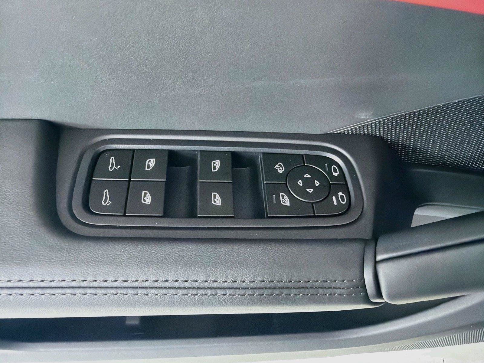New 2026 Porsche Cayenne Coupe AWD/4WD image 9