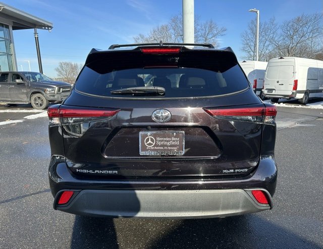 Used 2022 Toyota Highlander XLE image 5