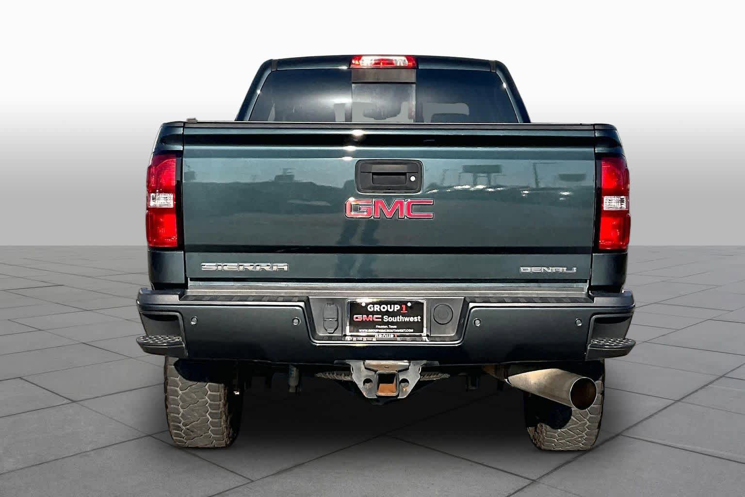 Used 2017 GMC Sierra 2500 Denali w/ Duramax Plus Package AWD/4WD image 5