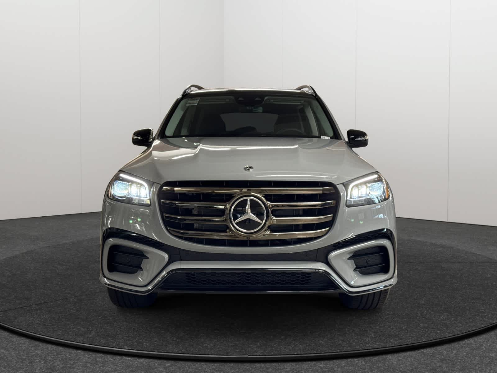 New 2026 Mercedes-Benz GLS 450 4MATIC image 2