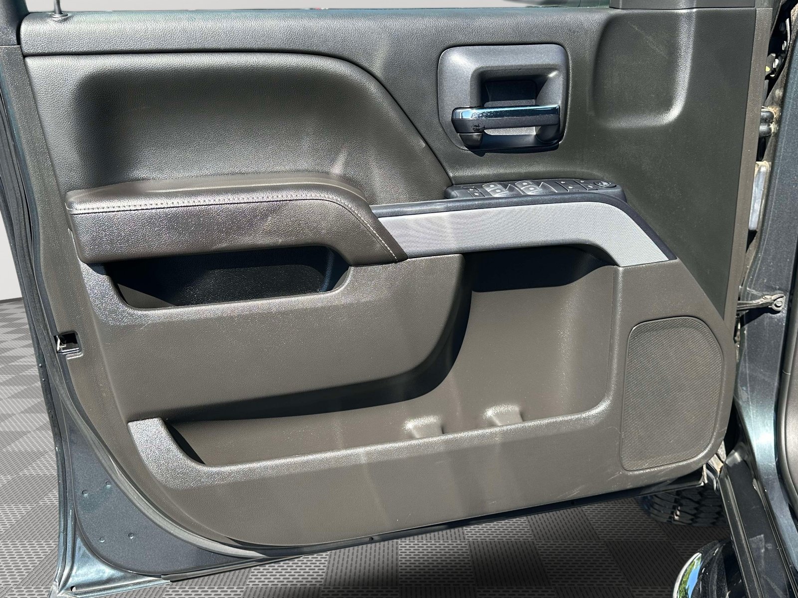 Used 2018 Chevrolet Silverado 1500 LT AWD/4WD image 18
