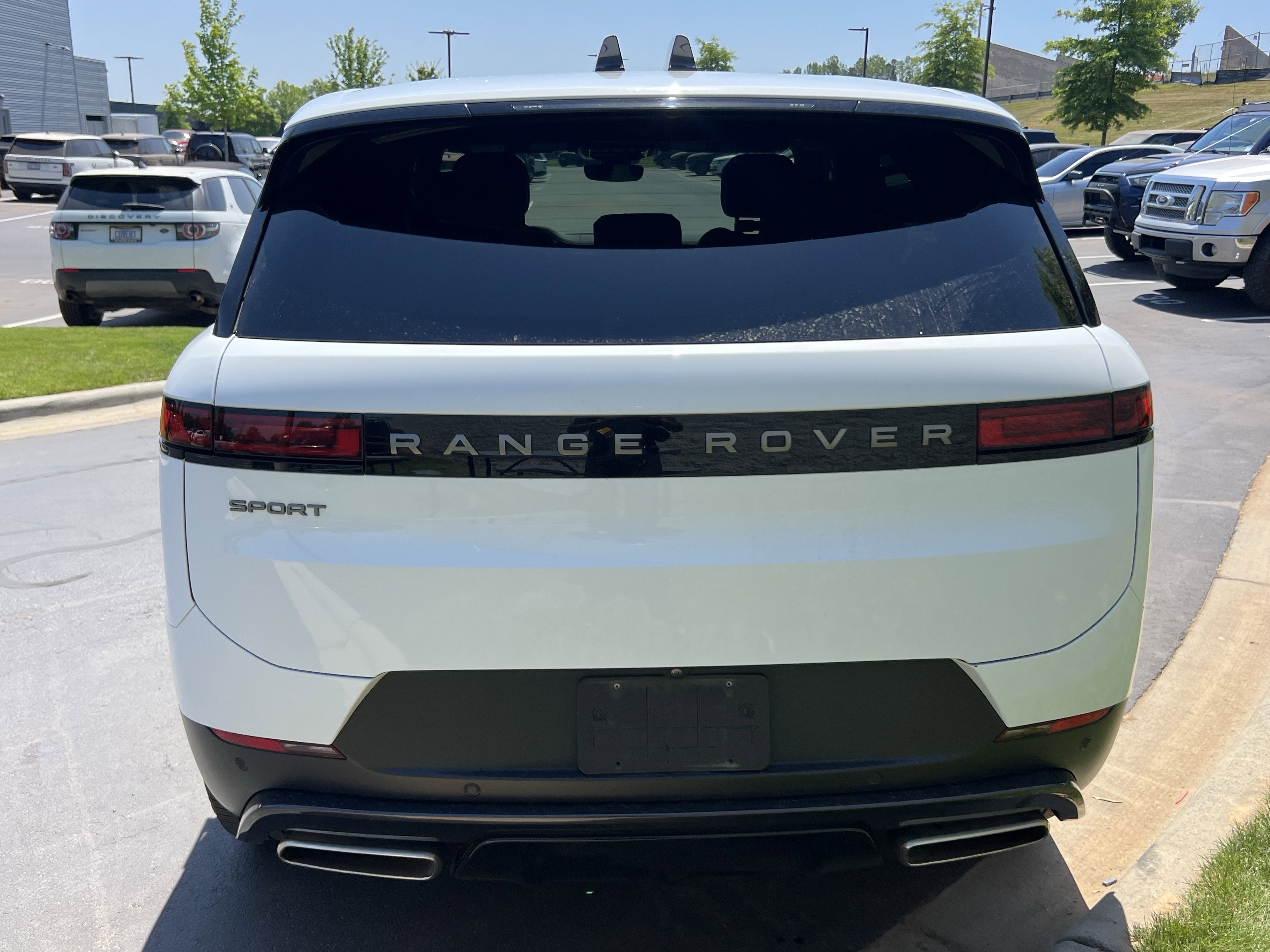 Used 2025 Land Rover Range Rover Sport S AWD/4WD image 6