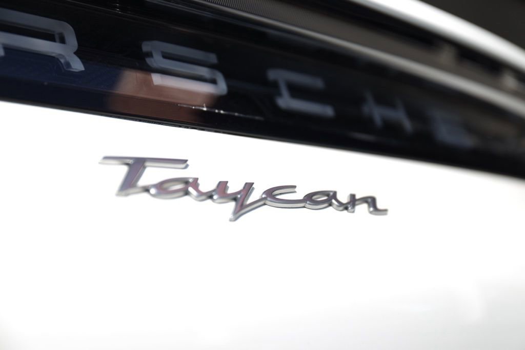 Used 2021 Porsche Taycan image 8