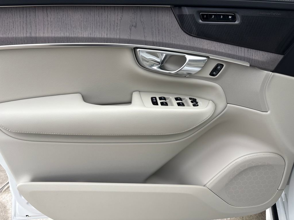New 2026 Volvo XC90 B5 Ultra image 9