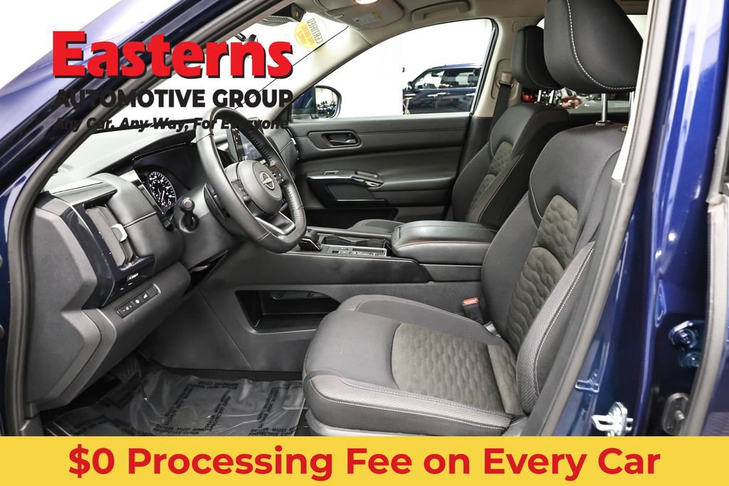 Used 2025 Nissan Pathfinder SV FWD image 14