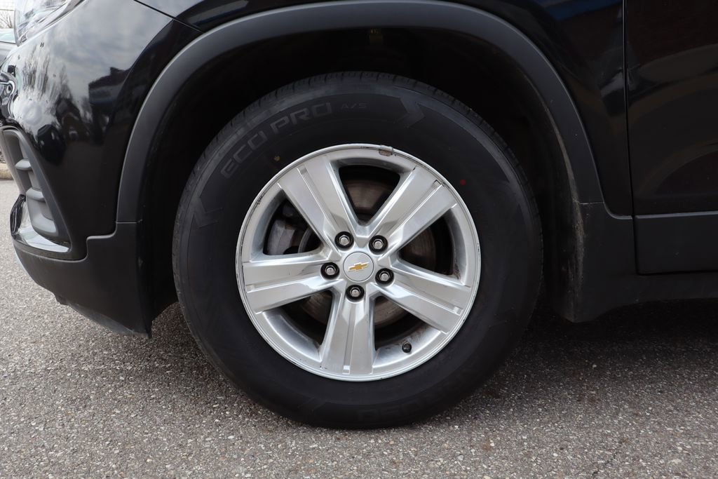 Used 2019 Chevrolet Trax LT w/ LT Convenience Package image 22