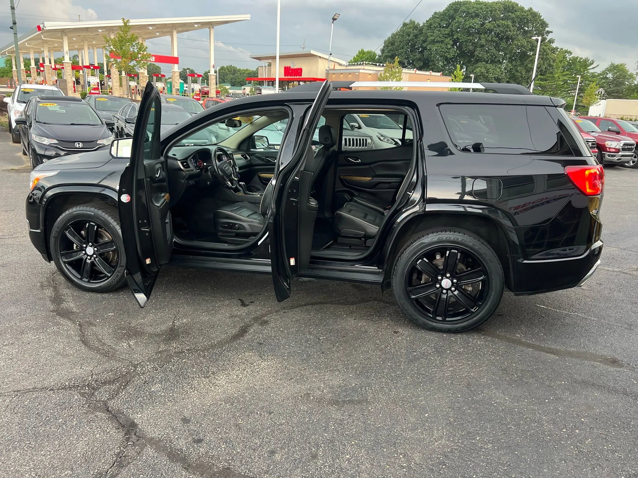 Used 2017 GMC Acadia Denali image 19