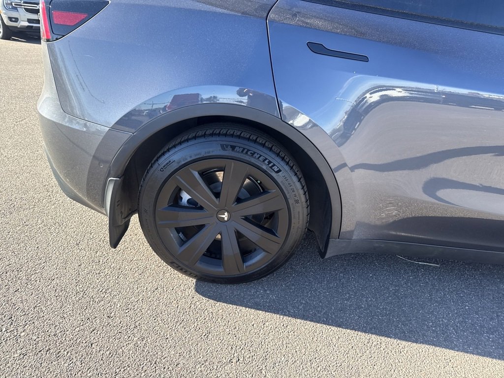Used 2022 Tesla Model Y Long Range image 25