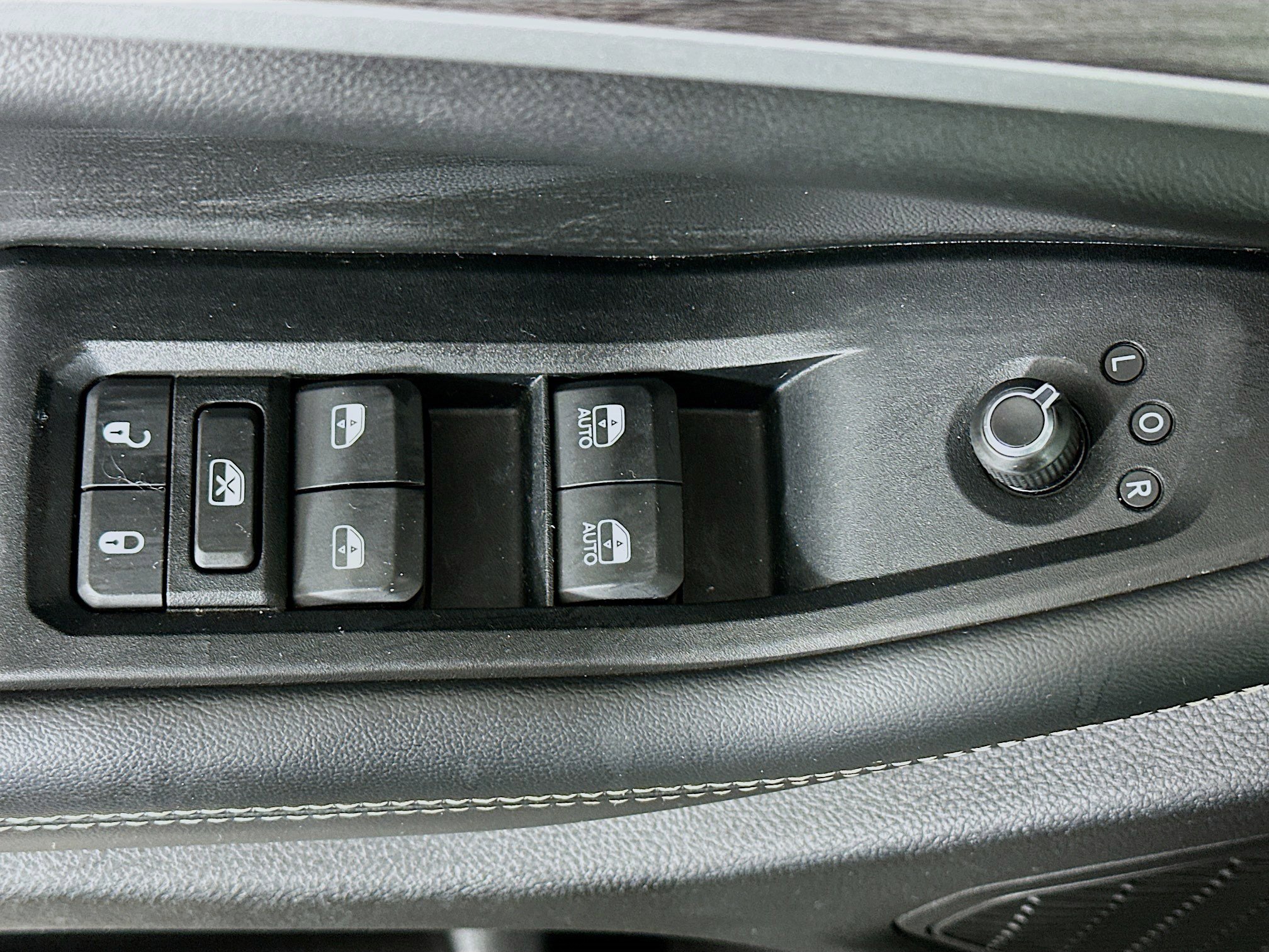 Used 2023 Jeep Grand Cherokee L Limited AWD/4WD image 15