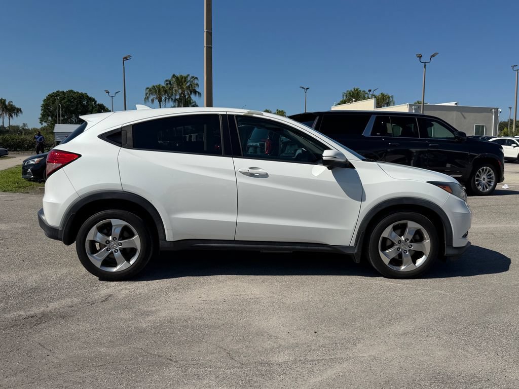 Used 2017 Honda HR-V EX image 4