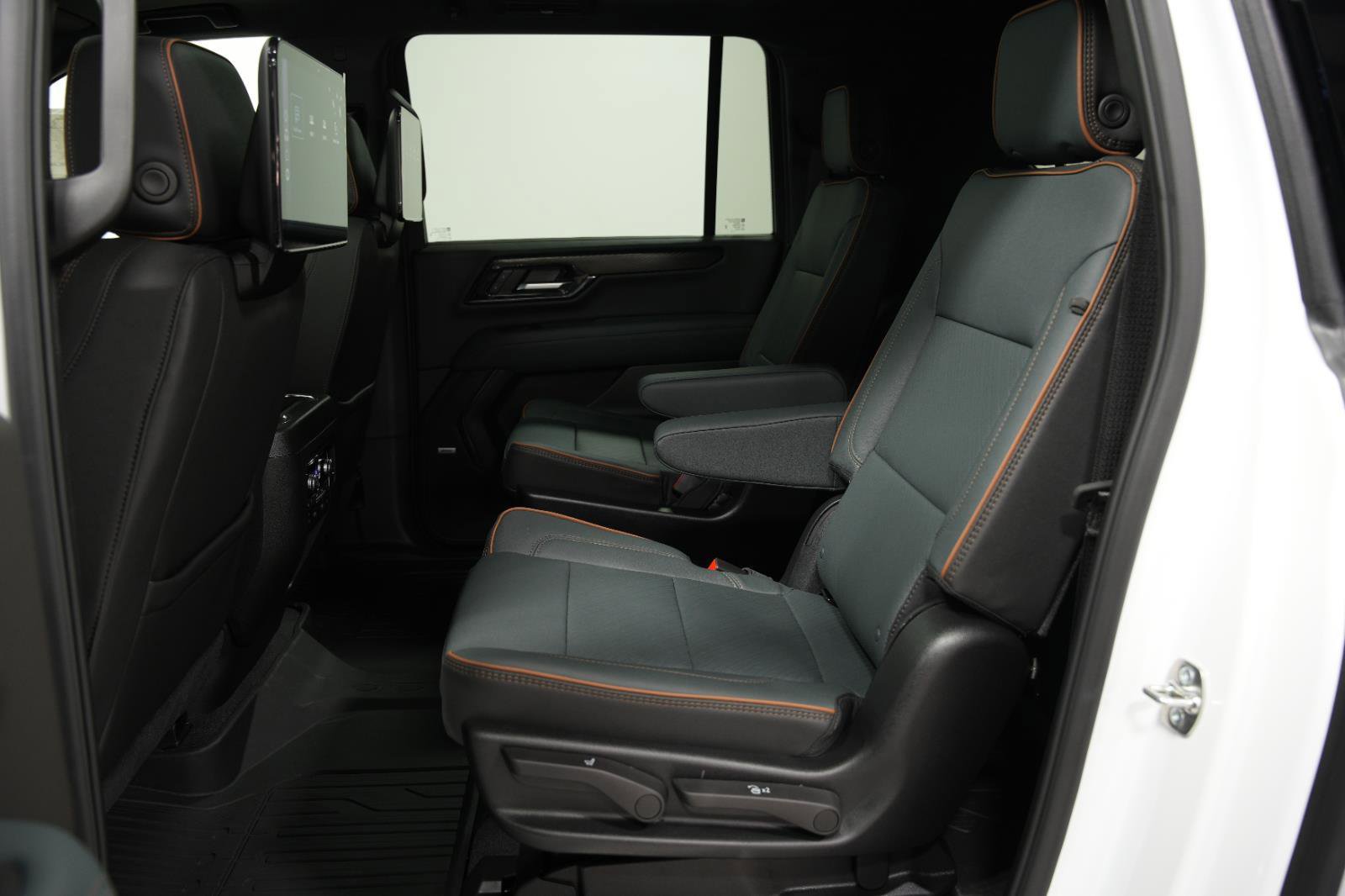 New 2026 GMC Yukon XL AT4 w/ AT4 Premium Plus Package AWD/4WD image 25